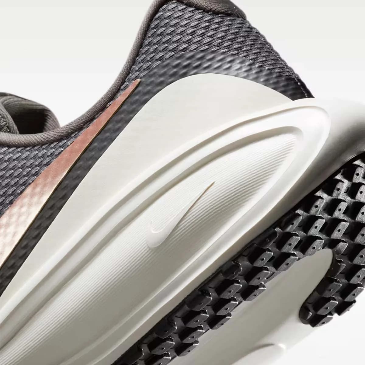 Nike Revolution 8 Kadın Kahverengi Koşu Ayakkabısı — Siyah · HJ8485-200 (8/8)