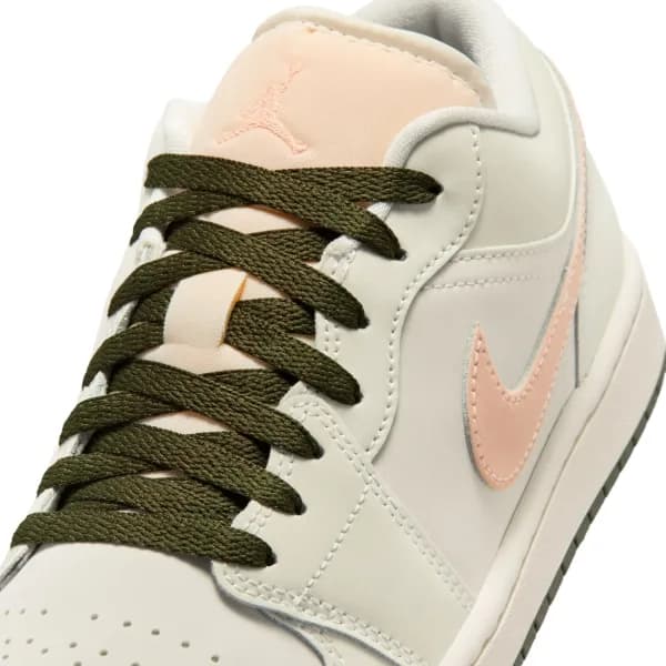 Nike Air Jordan 1 Low Kadın Basketbol Ayakkabısı — Çok Renkli · DC0774-111 (8/10)