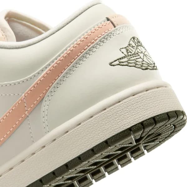 Nike Air Jordan 1 Low Kadın Basketbol Ayakkabısı — Çok Renkli · DC0774-111 (10/10)