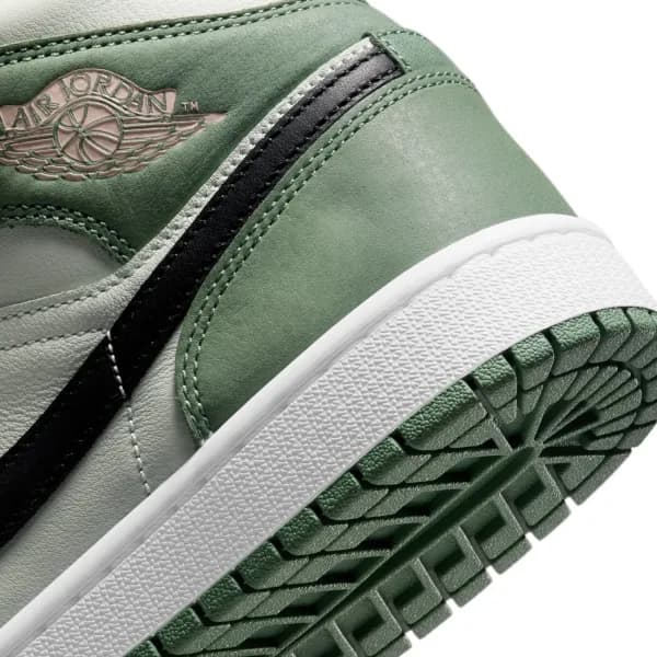 Nike Air Jordan 1 Mid SE 'Dutch Green' Kadın Basketbol Ayakkabısı — Yeşil · CZ0774-300 (10/10)