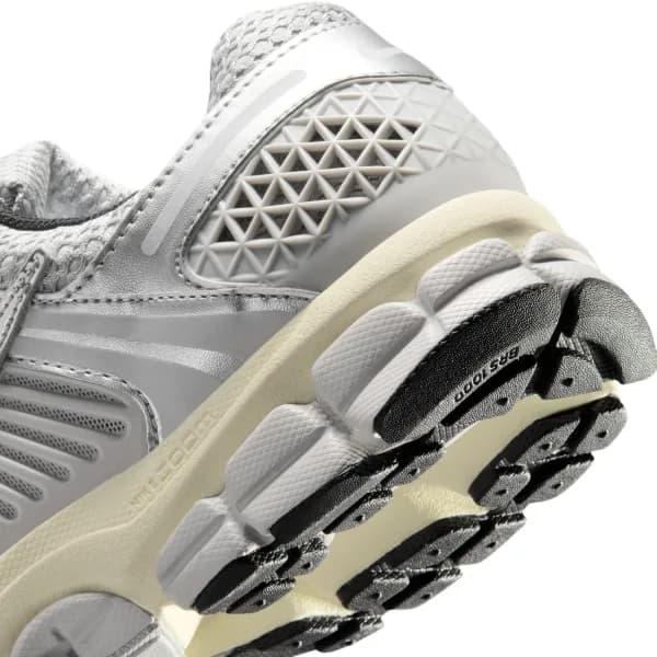 Nike Vomero 5 Metallic Silver Erkek Sneaker Ayakkabı — Çok Renkli · IM3486-002 (10/11)