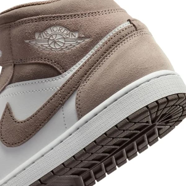 Nike Air Jordan 1 Mid Erkek Basketbol Ayakkabısı — Çok Renkli · DQ8426-003 (10/11)