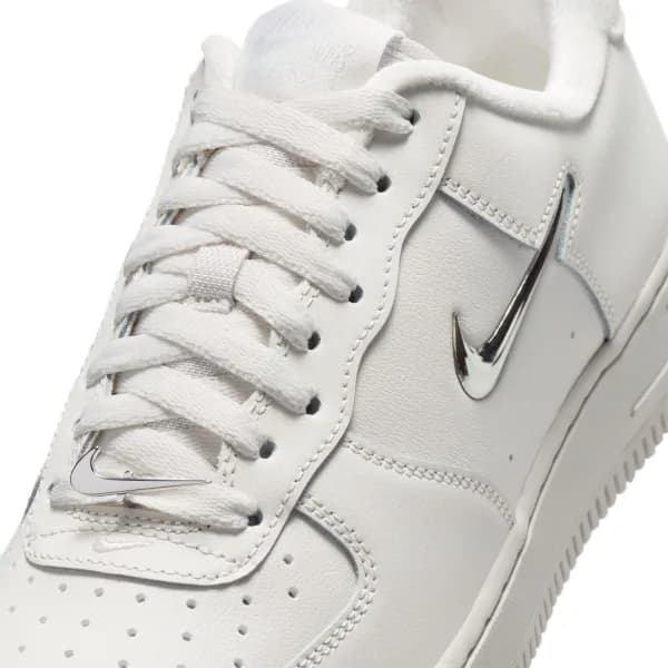 Nike Air Force 1 '07 Kadın Beyaz Spor Ayakkabı — Çok Renkli · IU7558-030 (9/10)