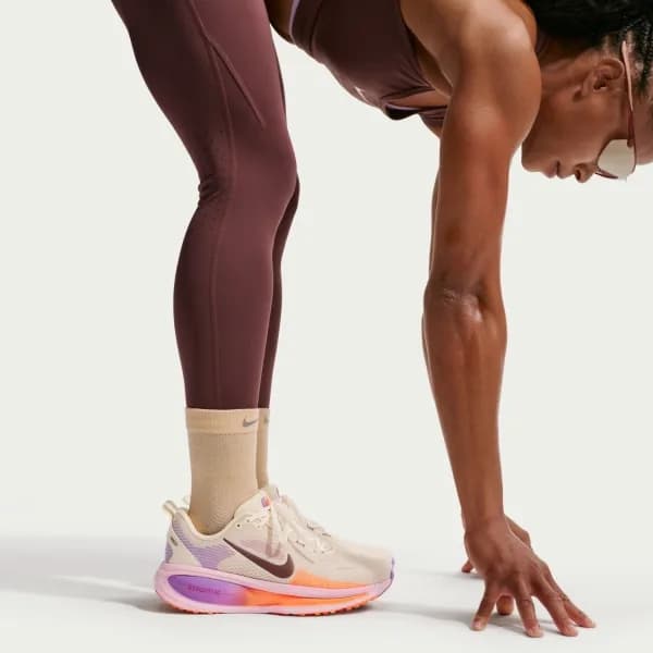 Nike Vomero 18 Kadın Koşu Ayakkabısı — Beyaz · HM6804-113 (3/8)