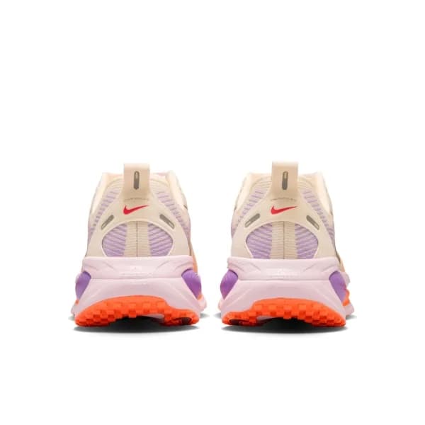 Nike Vomero 18 Kadın Koşu Ayakkabısı — Beyaz · HM6804-113 (5/8)
