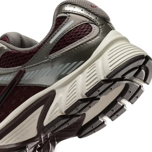Nike V5 RNR Kadın Bordo Sneaker Ayakkabı — Çok Renkli · HQ7901-602 (10/14)