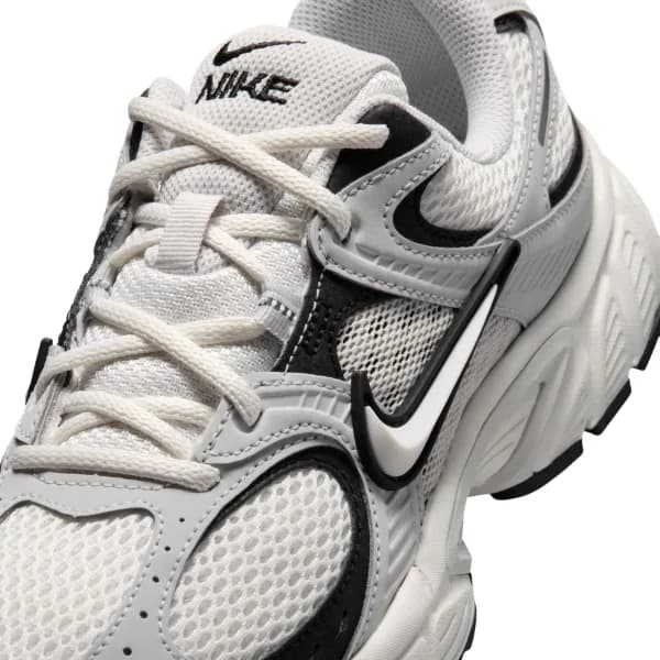 Nike V5 RNR Kadın Gri Sneaker Ayakkabı · IO7801-100 (9/10)