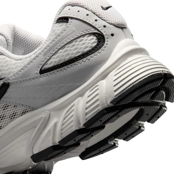 Nike V5 RNR Kadın Gri Sneaker Ayakkabı · IO7801-100 (10/10)