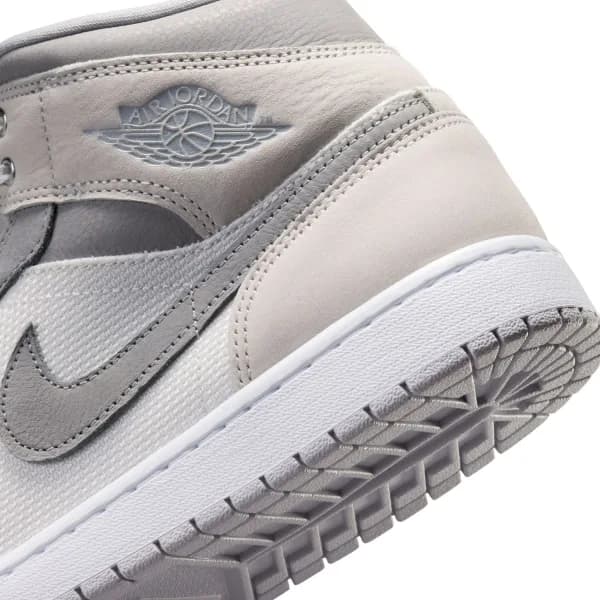 Nike Air Jordan 1 Mid Se Erkek Gri Basketbol Ayakkabısı · IO2050-100 (10/10)