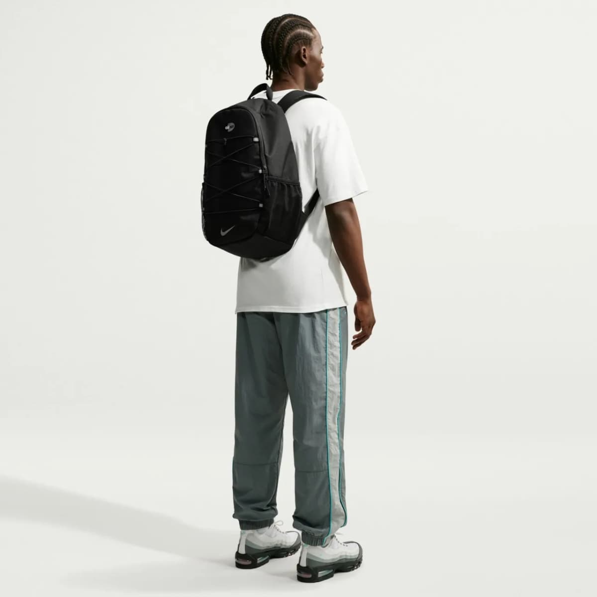 Nike Heritage Sweep Siyah Sırt Çantası — görsel 4 · IQ1022-010 (4/10)