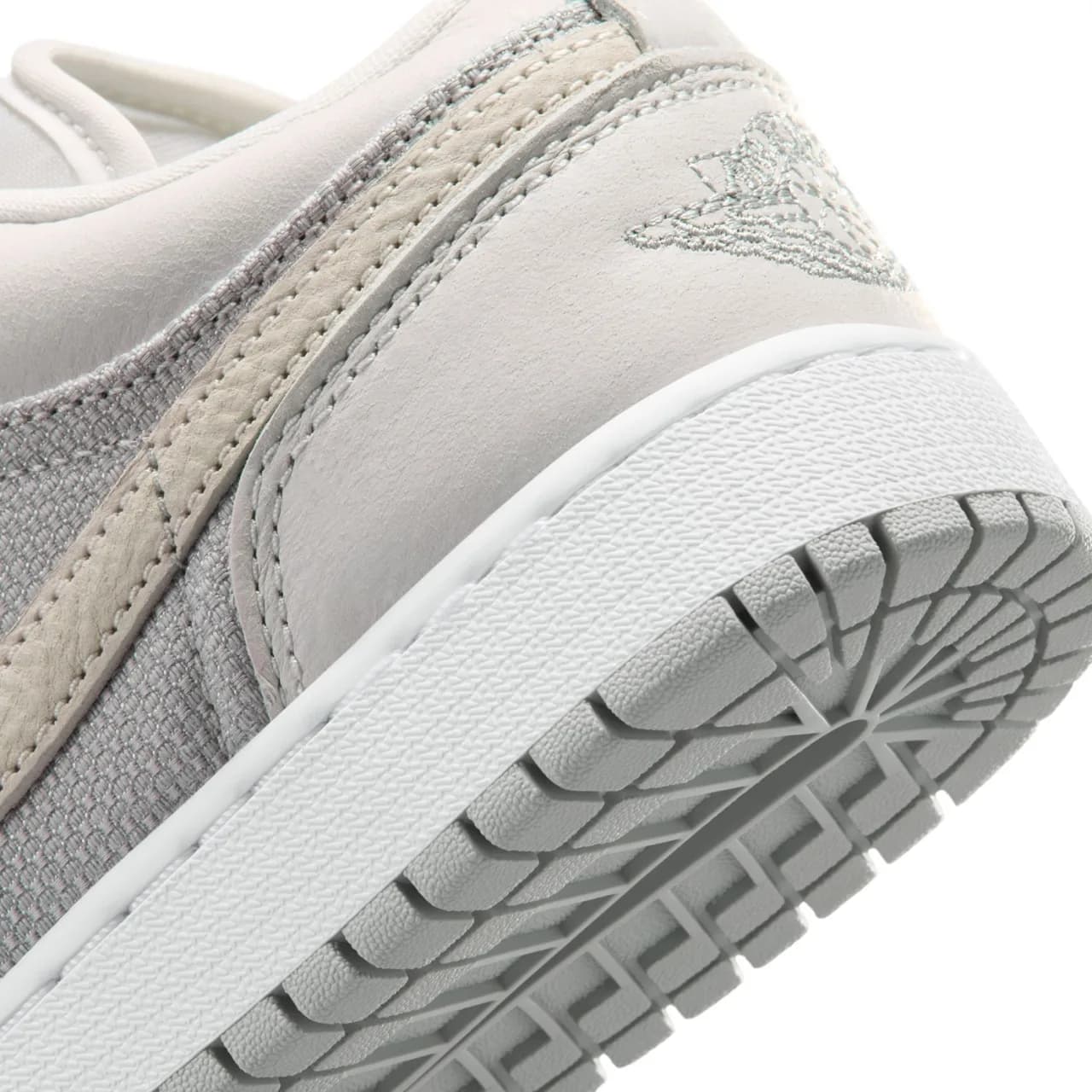 Nike Air Jordan 1 Low SE Gs Gri Basketbol Ayakkabısı · IO2060-100 (10/10)