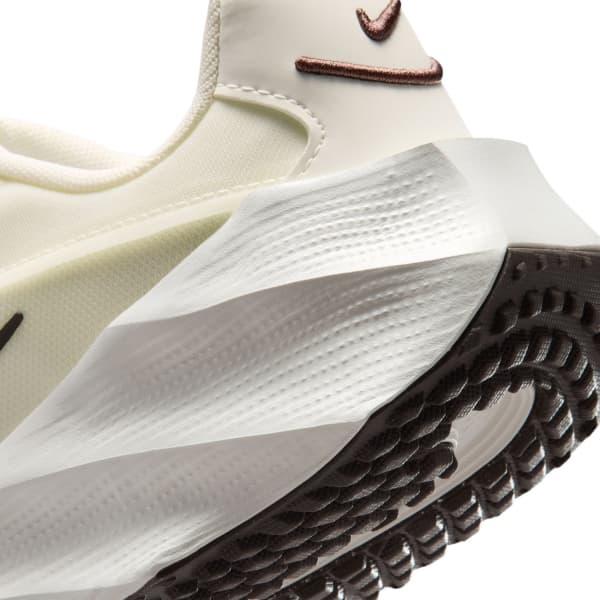 Nike Aura Edge Kadın Bej Sneaker Ayakkabı · HQ7025-105 (8/8)