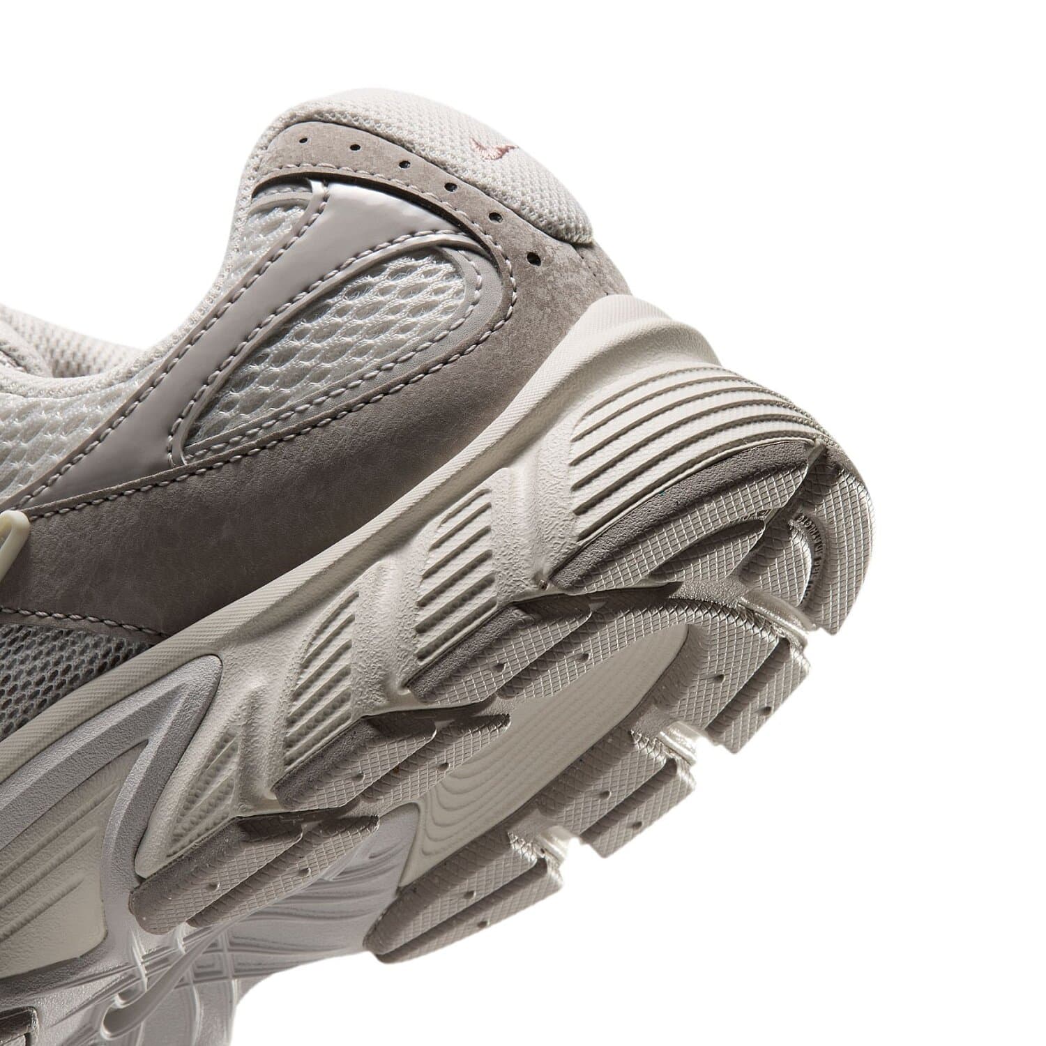 Nike V5 RNR LX Kadın Sneaker Ayakkabı — Çok Renkli · IQ6640-001 (10/10)