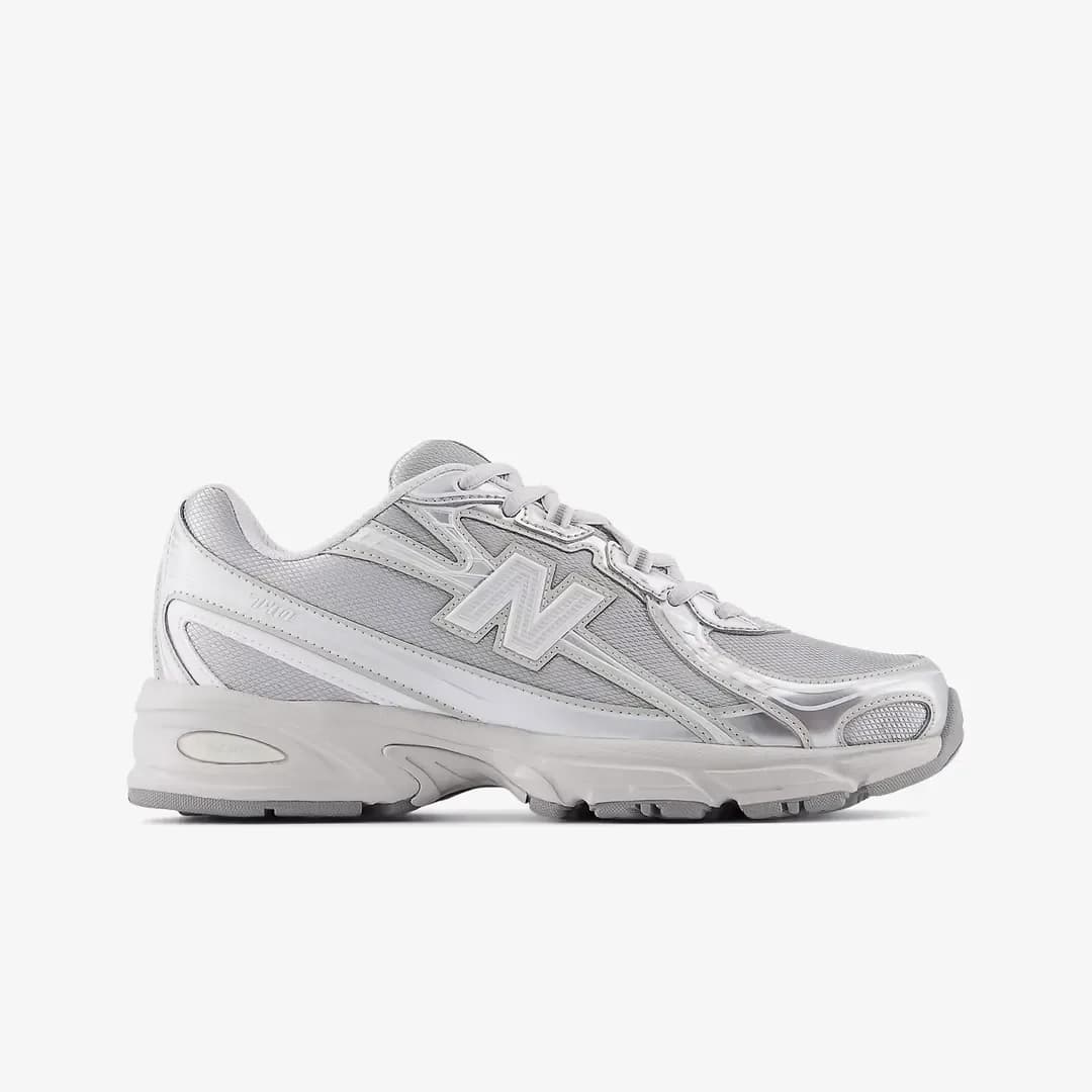 740 'Metallic Silver'