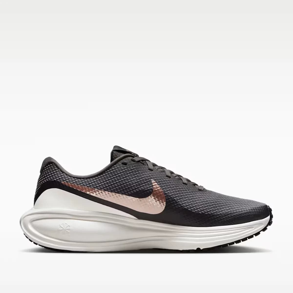 Nike Revolution 8 Kadın Kahverengi Koşu Ayakkabısı — Siyah